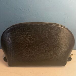Cuyana black leather pouch • makeup bag